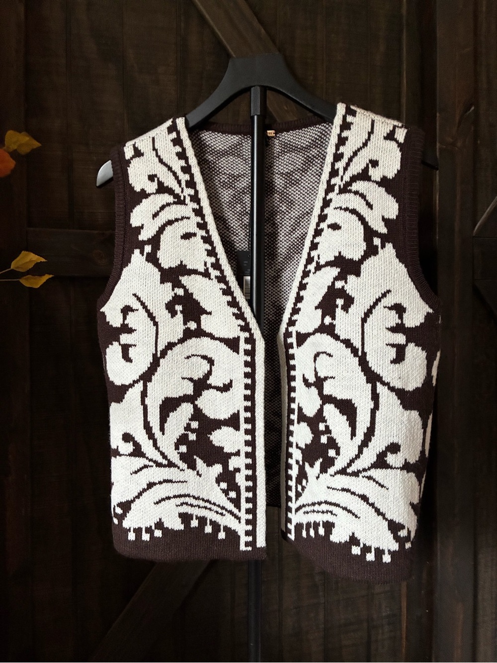 Magaschoni Brown and Cream Baroque Knit Vest pit 2 pit on L is 21 2/2 Length 23